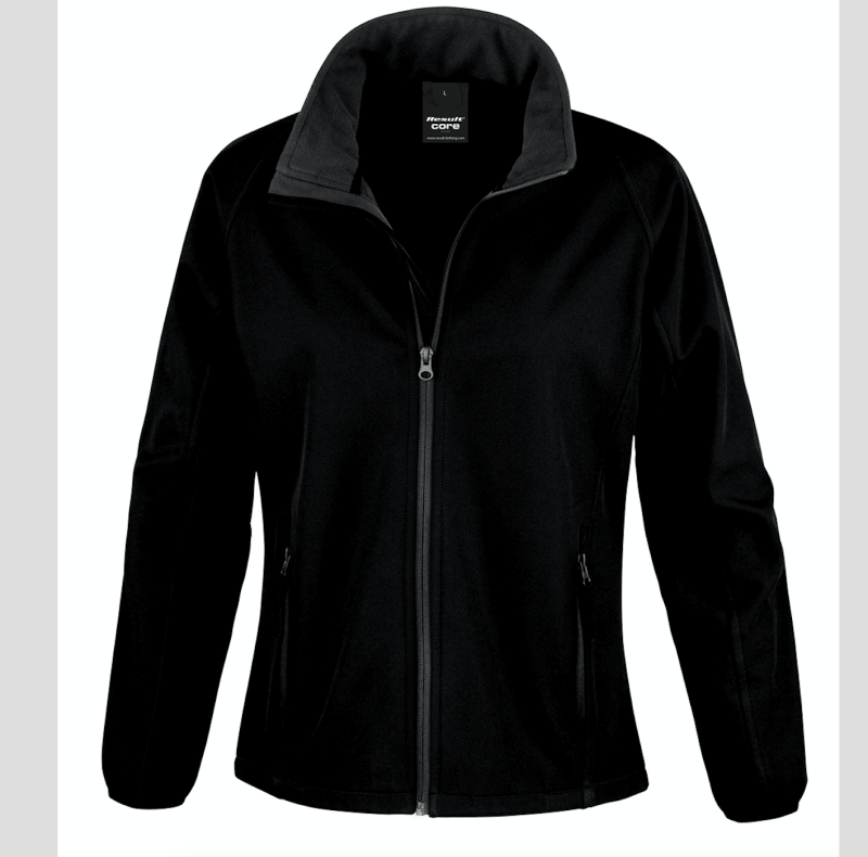 nero nera bianca Giacca giacche giubbini giubbino ricamate ricamo logo stampate stampa personalizzate in softshell a due strati con interno in micropile, antivento e traspirante, zip intera con protezione per il mento, 2 tasche laterali con zip, polsini elasticizzati, offerta promozione