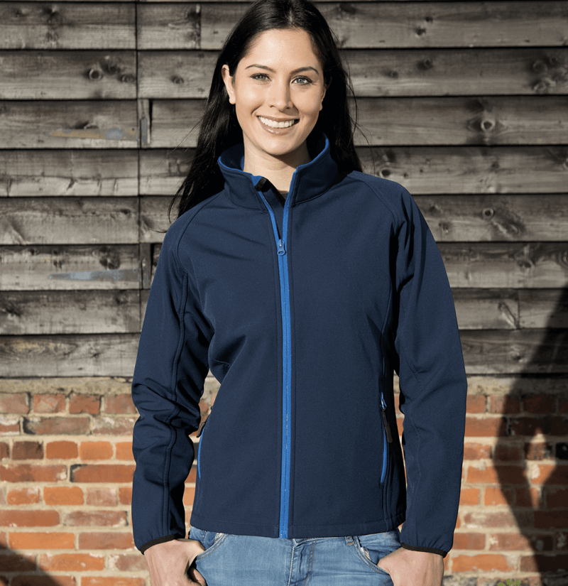 blu royal Giacca giacche giubbini giubbino ricamate ricamo logo stampate stampa personalizzate in softshell a due strati con interno in micropile, antivento e traspirante, zip intera con protezione per il mento, 2 tasche laterali con zip, polsini elasticizzati, offerta promozione