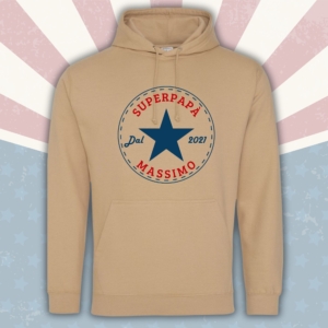 Felpa Super Papà personalizzata in colore nude beige con nome e data stampati sul petto. superstar superpapà